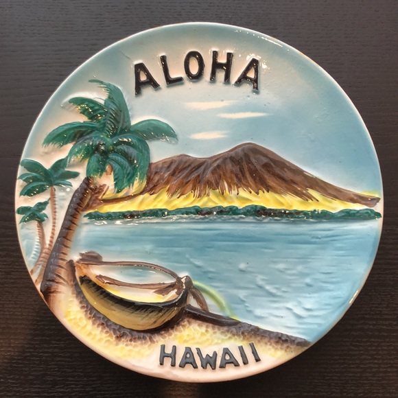 2 Ceramic Pottery Porcelain Plates - Picture 4 of 7